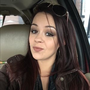 Meet your Posher, Elizabeth